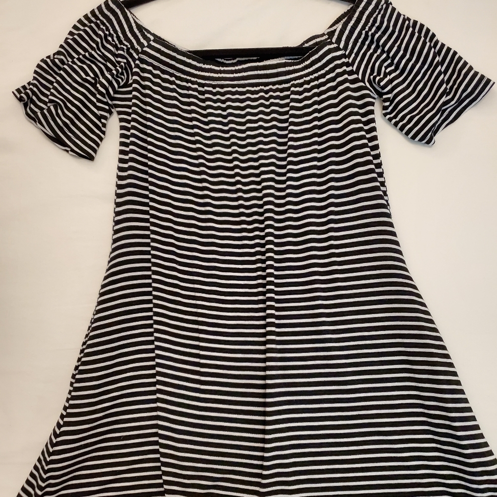 Off the shoulder dress size xs